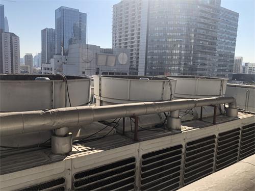 封閉式<a href=http://www.peijianby.cn target=_blank class=infotextkey>冷卻塔降噪</a>